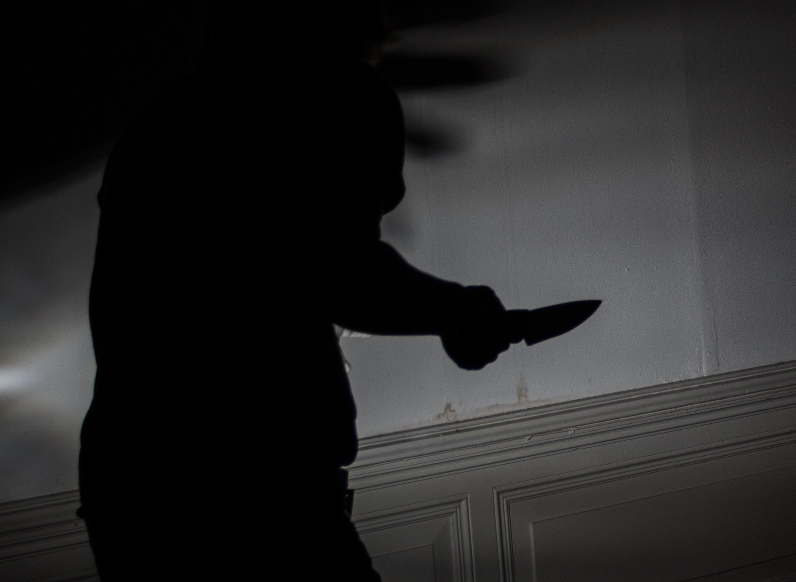 Tineri atacatori la Kiev: un adolescent de 14 ani a înjunghiat un coleg și un profesor într-un incident îngrijorător Un incident școlar grav s-a produs recent într-o școală din Kiev, unde un adolescent de doar 14 ani este acuzat că a înjunghiat un coleg de clasă și un profesor în timpul orelor