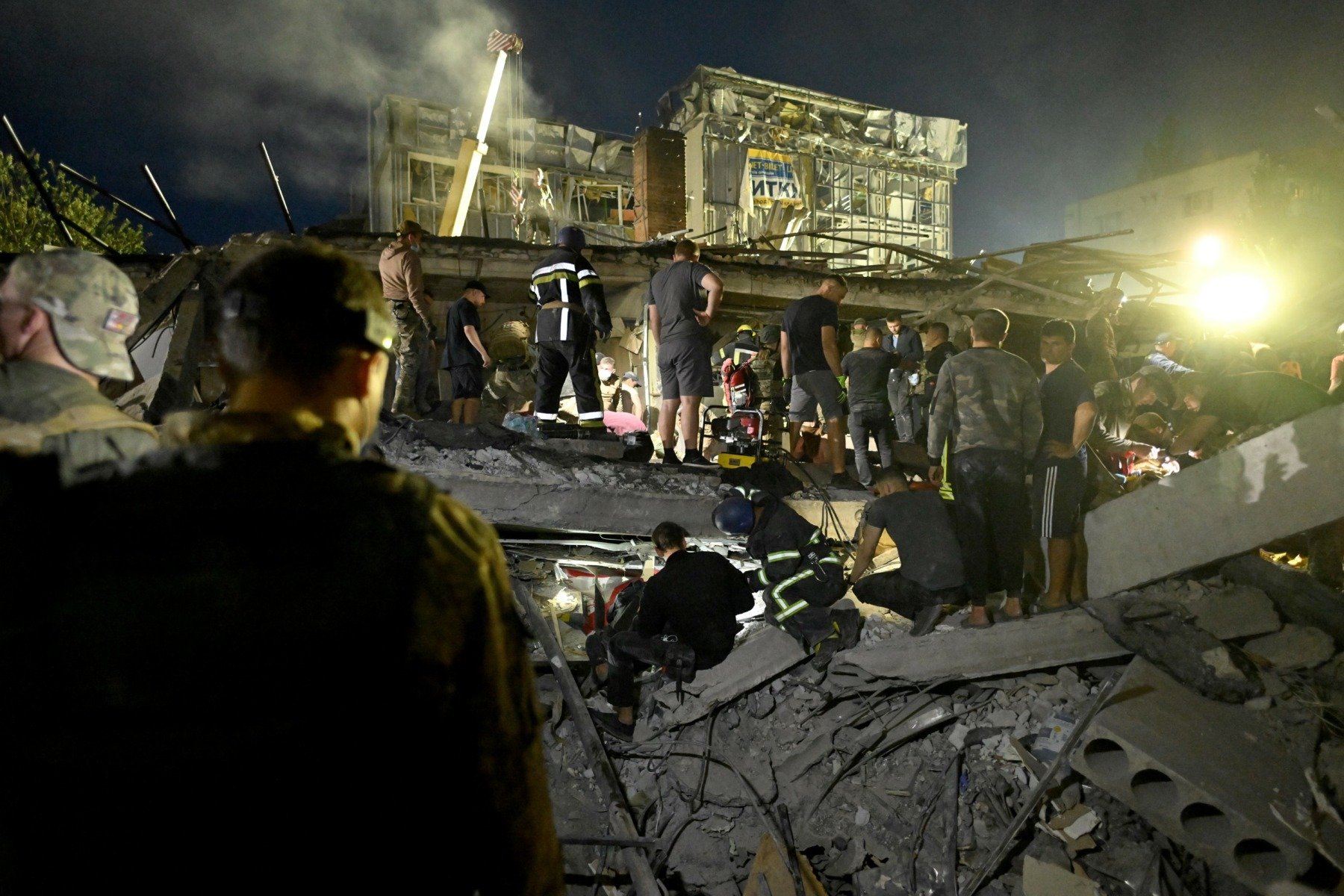 Val de alerte false cu bombă lovește Ucraina: peste 2.000 de amenințări într-o singură zi O dezordine de amenințări false cu bombă a cuprins, vineri, Ucraina, trimițând în alertă autoritățile și cetățenii țării