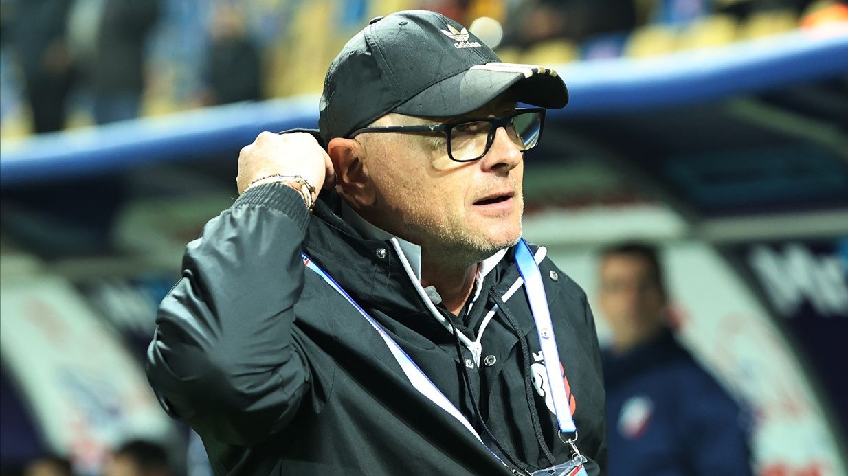 Leo Grozavu, furios pe arbitrajul meciului cu Craiova: „Vrea să îmi arate cine e șeful”