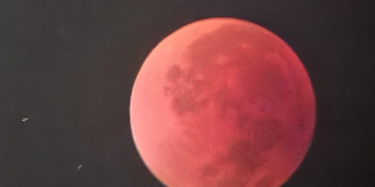 luna-sangerieeclipsa-3.jpeg - StiriAlese