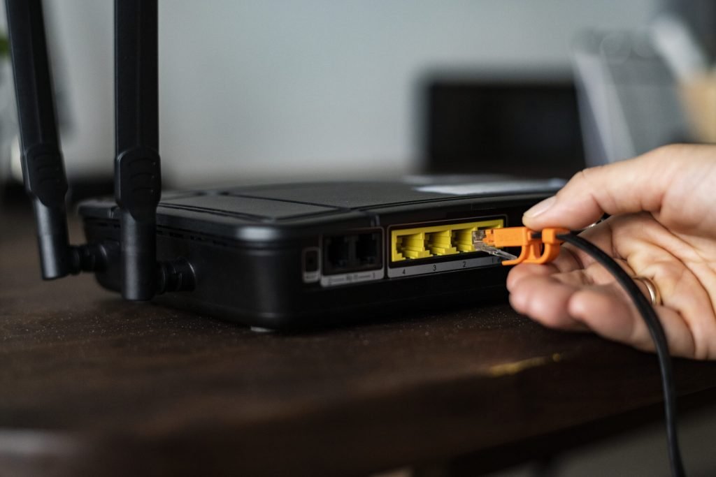De ce să nu pui routerul WiFi aproape de aceste 5 obiecte