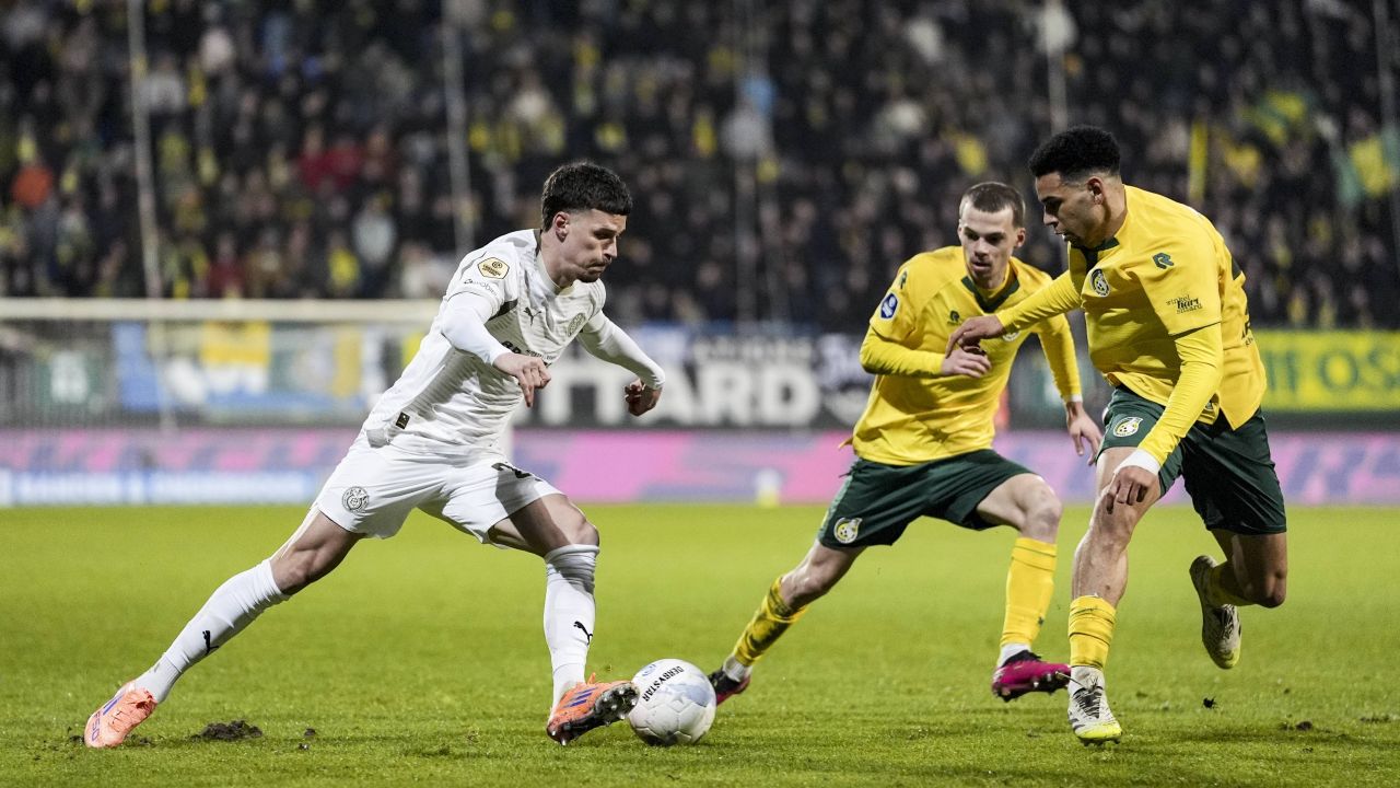 Dennis Man, sub ochii atenți ai lui Peter Bosz, contribuie la victoria PSV-ului PSV Eindhoven a reușit să își continue parcursul bun în campionatul olandez, obținând o victorie crucială în fața echipei Fortuna Sittard, scor 2-1