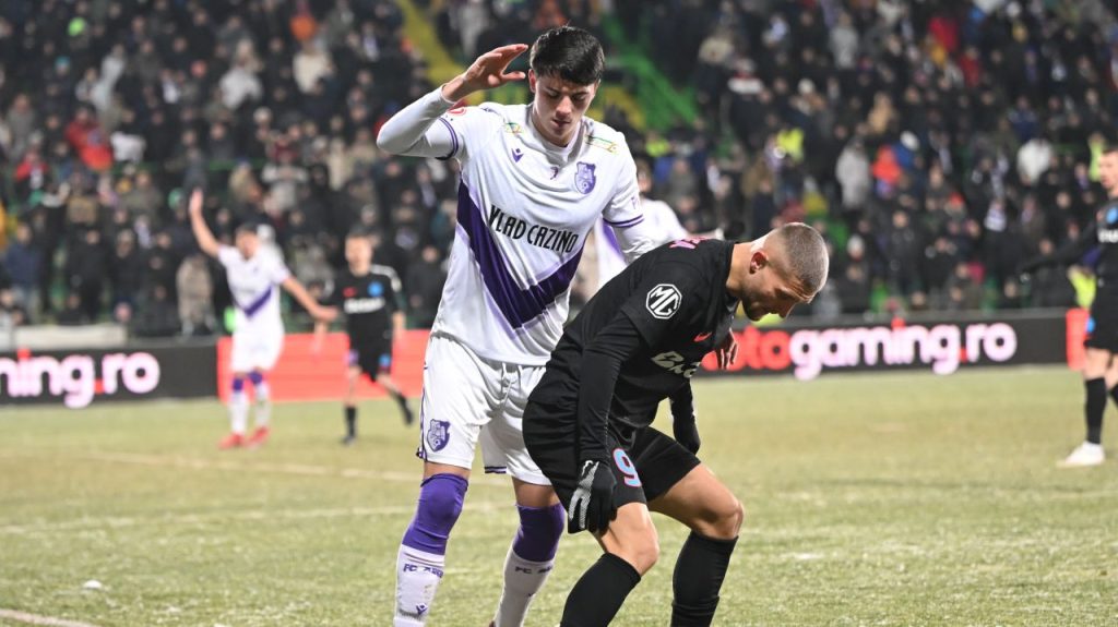 Meci solid pentru Mario Tudose: Transferul la orizont? Mario Tudose, în vârstă de 20 de ani, stoperul echipei FC Argeș, continuă să impresioneze în acest sezon, având o prestație remarcabilă într-un meci recent, ceea ce a generat speculații intense cu privire la un posibil transfer