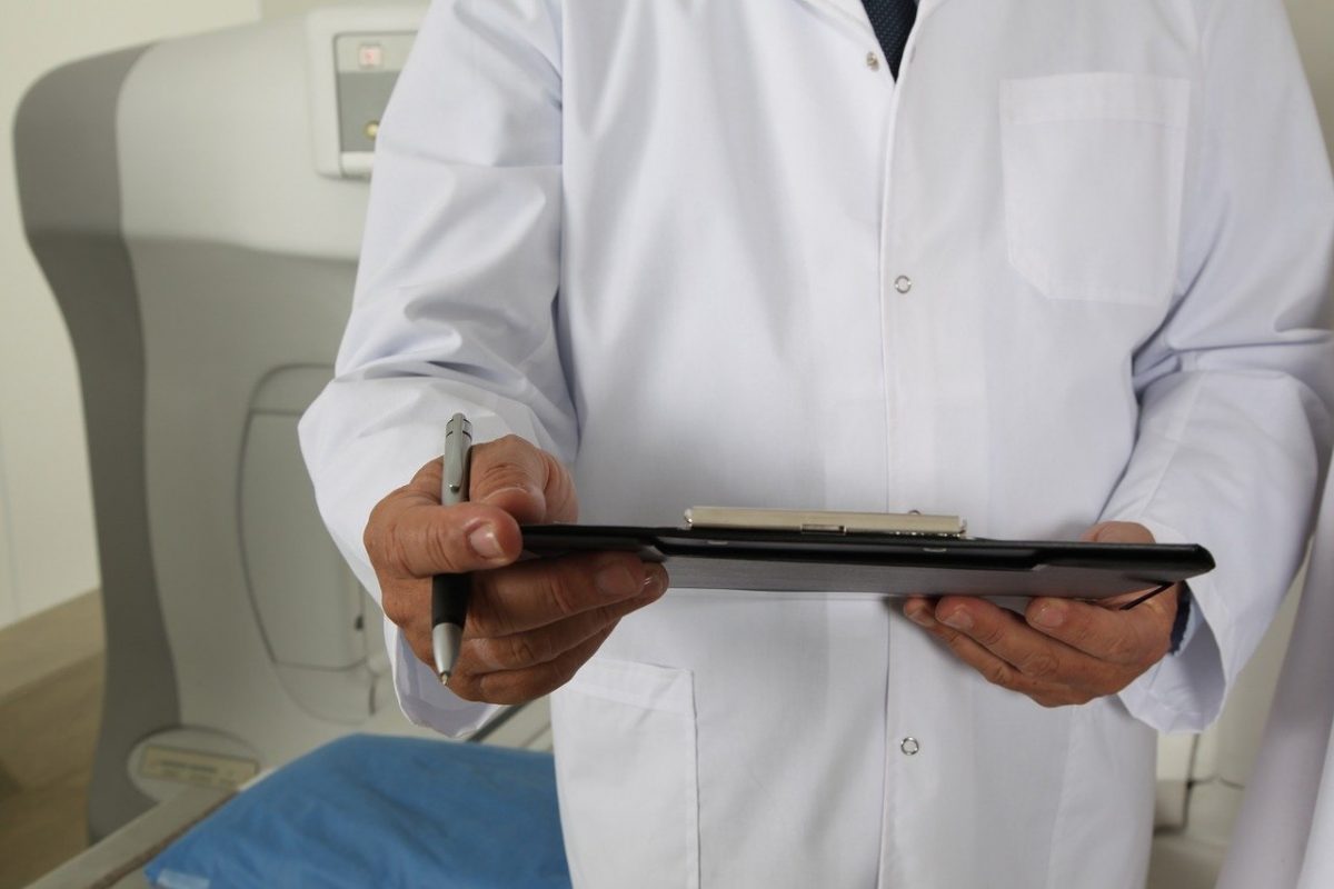 Gorj: Percheziții ample într-un dosar de corupție legat de medicina muncii Miercuri dimineață, forțele de ordine din județul Gorj au declanșat o operațiune de amploare, vizând peste 40 de adrese, în cadrul unei anchete ce vizează acuzații grave de abuz în serviciu, fals intelectual și uz de fals