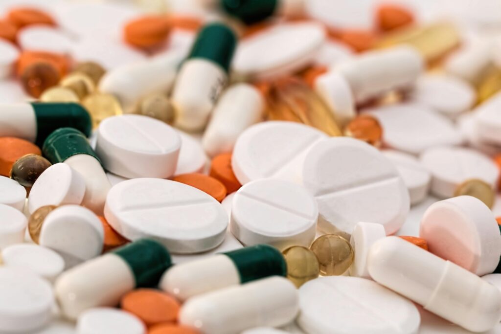 Alte 33 de medicamente vor fi incluse în lista celor compensate și gratuite, în cadrul unui proiect menit să extindă accesul românilor la tratamente esențiale