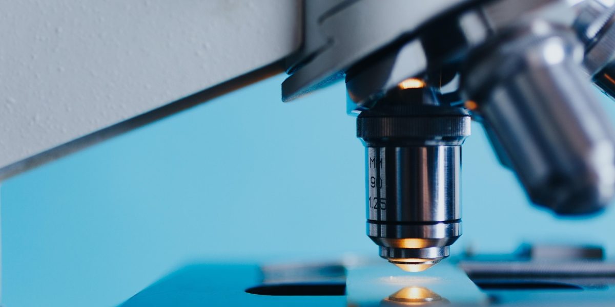 microscop.jpg - StiriAlese