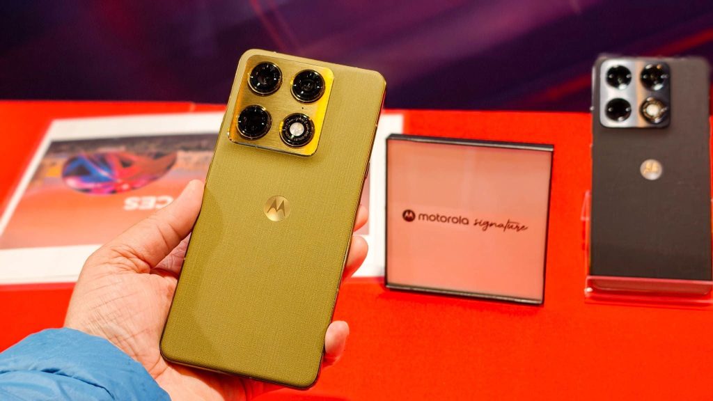 Motorola își reafirmă intenția de a reveni pe harta smartphone-urilor de top cu un model ce combină eleganța și performanța de vârf