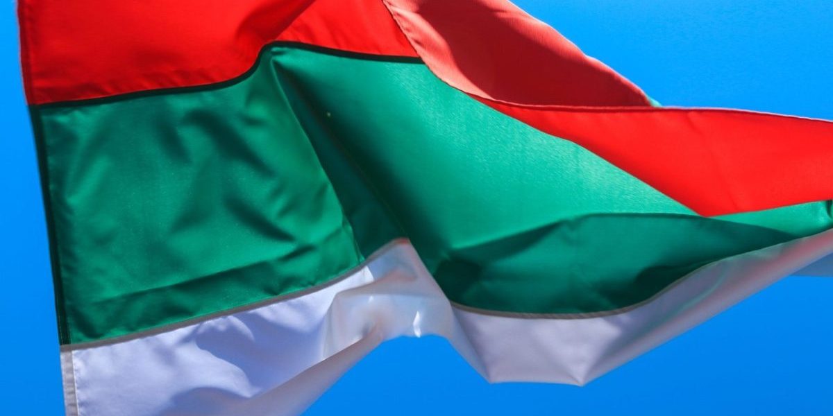 national-flag-4780066_1920-e1658302231147.jpg - StiriAlese