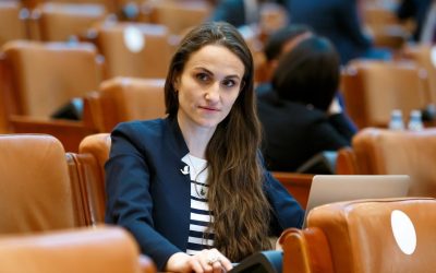oana-toiu-usr-parlament-e1657040805130.jpg - StiriAlese