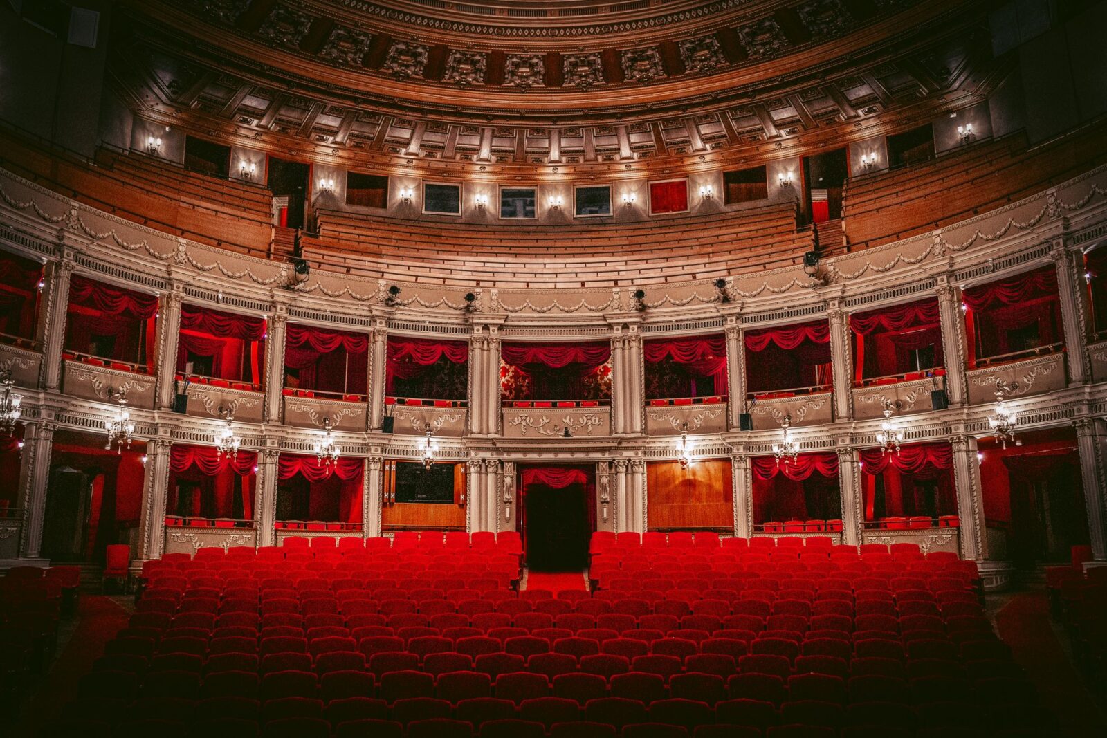 Ziua Culturii Naționale, sărbătorită cu fast la București și Madrid Pe 15 ianuarie, România celebrează Ziua Culturii Naționale, un moment de reflecție asupra valorii și diversității patrimoniului său artistic și literar