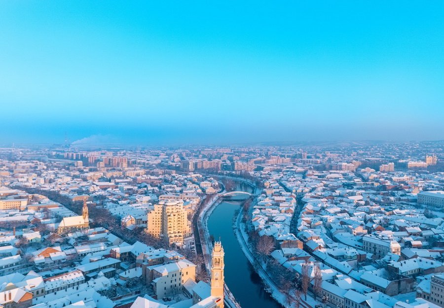 Orădenii pot începe să plătească impozitele locale din 15 ianuarie Locuitorii municipiului Oradea au la dispoziție, începând cu 15 ianuarie, posibilitatea de a achita taxele și impozitele locale pentru acest an