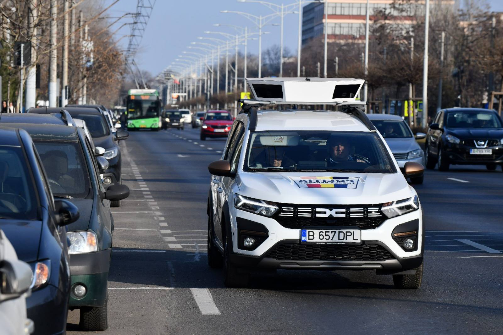 Bucureștiul revine pe scena parcărilor cu măsuri ferme, după o perioadă marcată de incertitudini și confuzii privind sancționarea celor care parchează pe locurile albastre