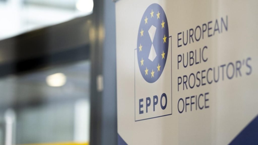 Descinderi ale Parchetului European la Iași și Vrancea într-un dosar de fraudă cu fonduri UE destinate tinerilor antreprenori O acțiune amplă a autorităților europene a avut loc joi dimineață în județele Vrancea și Iași, vizând destructurarea unei rețele suspectate de fraudare a unor fonduri europene destinate sprijinirii tinerilor antreprenori