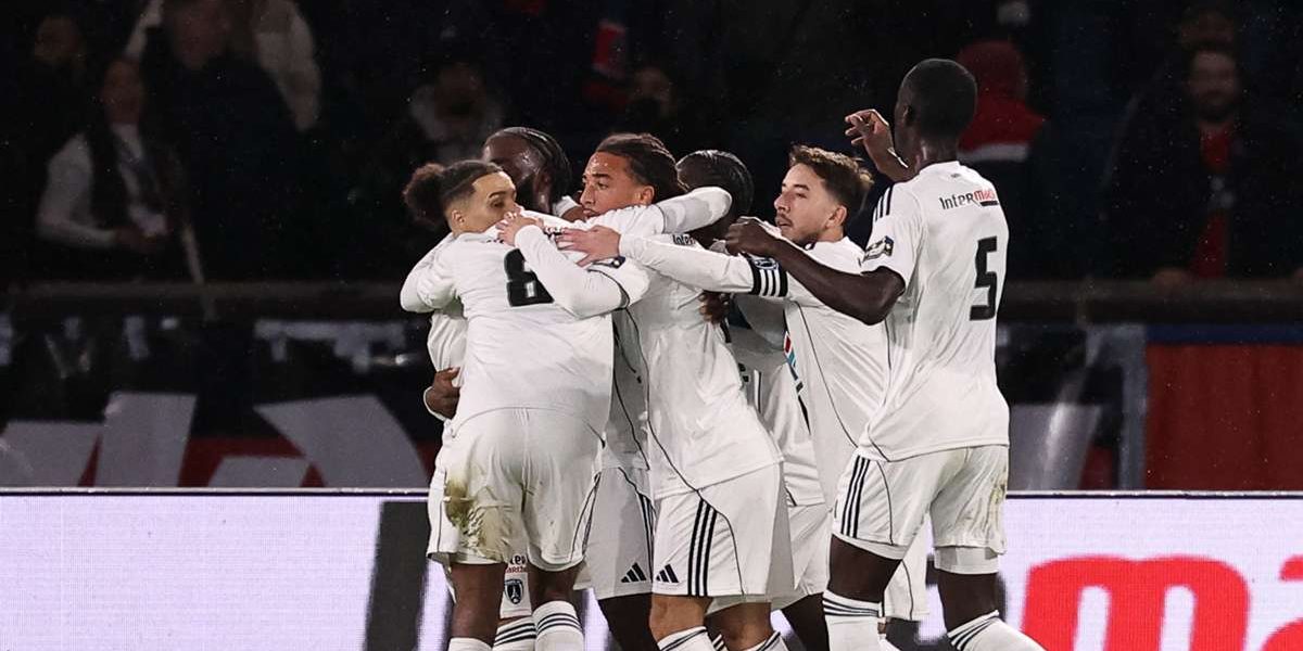 paris-fc_76yu1stbpkwz14uzs15pgth7x.jpg - StiriAlese