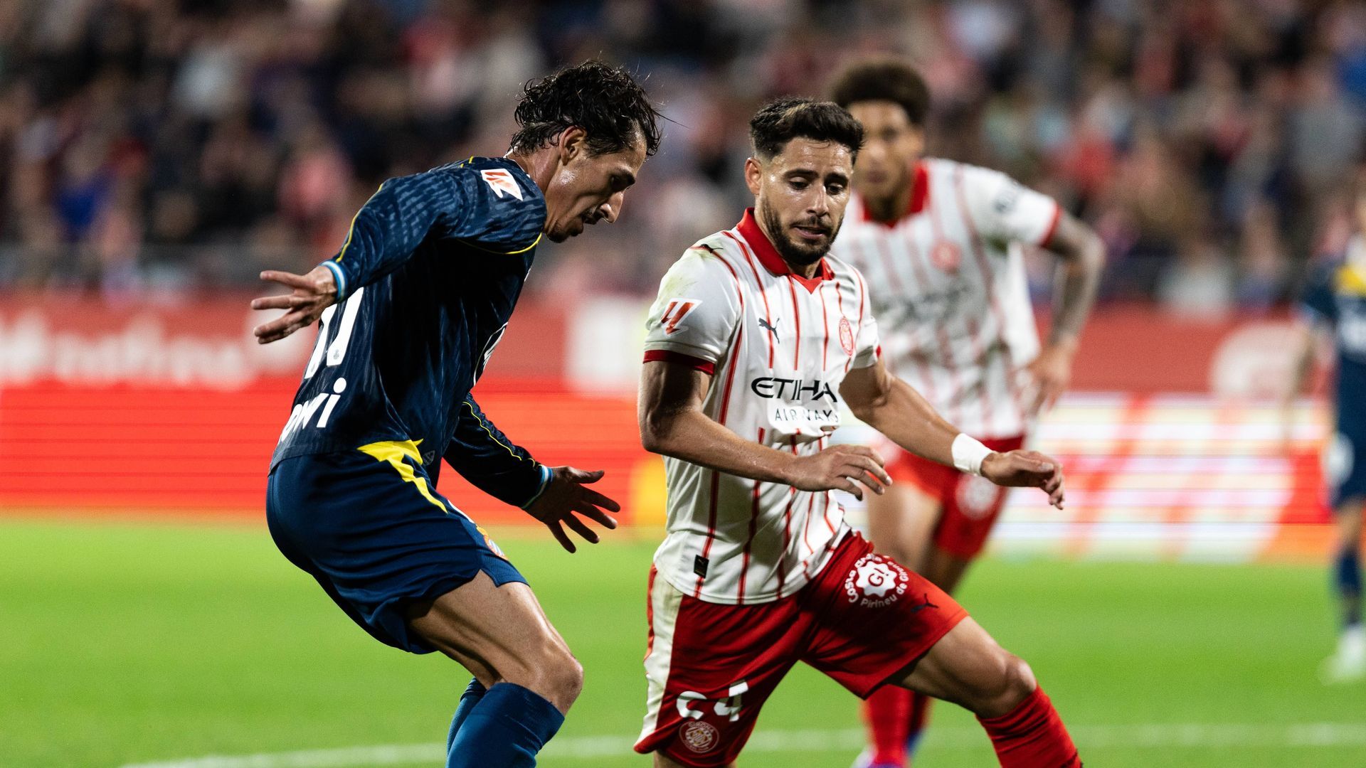 Rivalitatea Catalană: Espanyol și Girona se Întâlnesc la RCDE Stadium Derbiul catalan dintre Espanyol și Girona a deschis etapa a 20-a din La Liga, un meci notabil nu doar prin intensitatea rivalității, ci și prin situațiile distincte în care se află cele două echipe