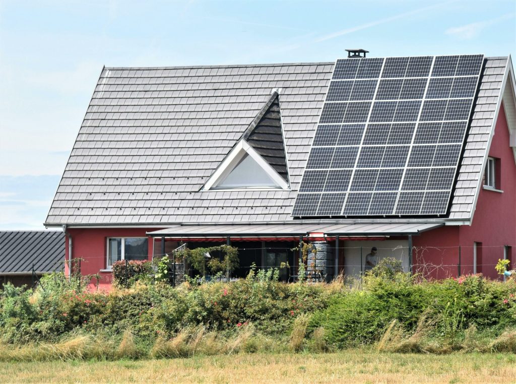 Independența energetică a devenit, în ultimii ani, un deziderat prioritar pentru numeroase gospodării și companii din întreaga lume, iar România nu face excepție