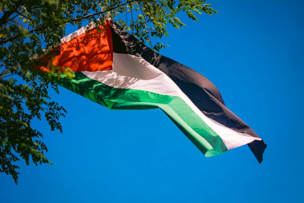 Londra, 26 februarie 2024 — O zi istorică pentru Palestina și pentru relațiile diplomatice ale Regatului Unit a fost marcată luni, odată cu inaugurarea oficială a ambasadei Palestinei la Londra, în prezența oficialilor și reprezentanților comunității internaționale