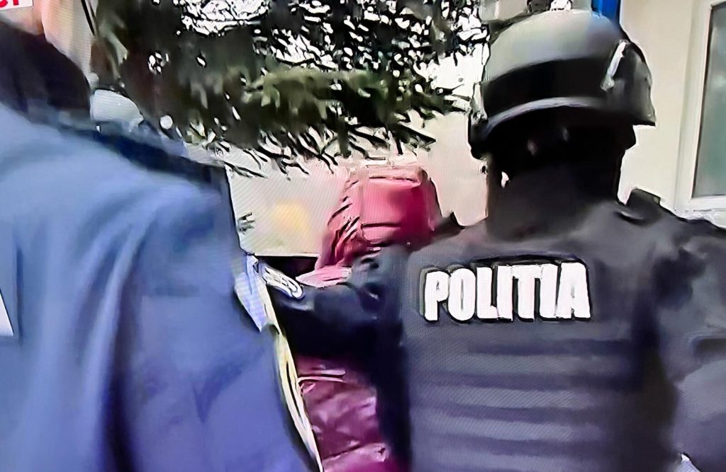 Tensiuni în piața imobiliară: un administrator de societate, arestat pentru practici dubioase de vânzare Un incident recent a adus în prim-plan problemele din domeniul intermedierilor imobiliare din România, unde neregulile și practica de a tergiversa și înșela clienții devin tot mai frecvente