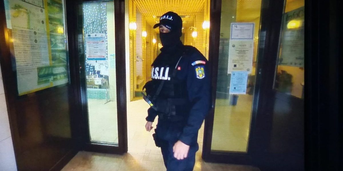 politist-diicot-perchezitii-e1643022011663.jpeg - StiriAlese