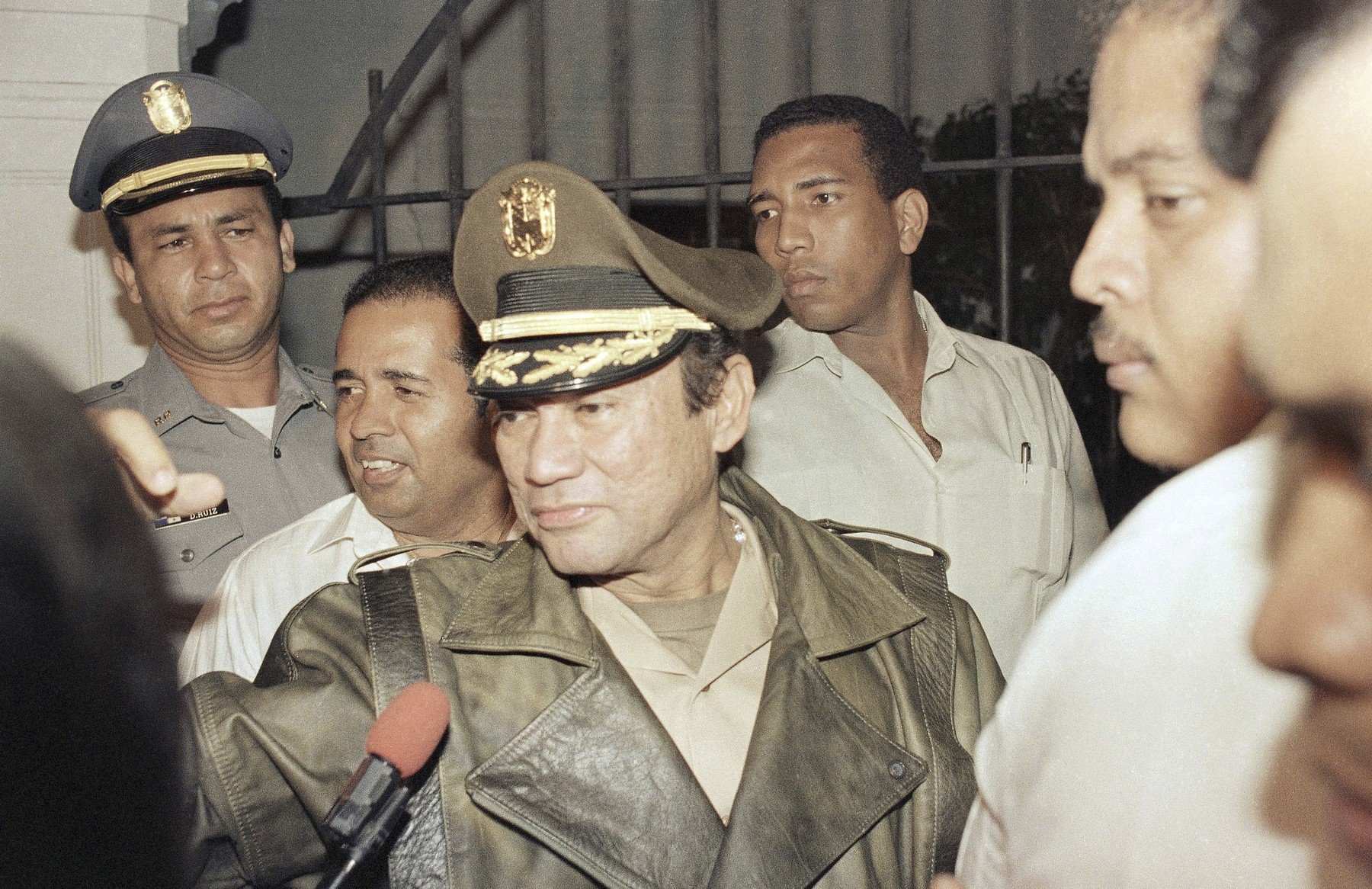 Intervenție spectaculoasă a forțelor speciale în Venezuela: o captură rapidă și strategică a președintelui Nicolas Maduro O operațiune fără precedent în istoria recentă a Americii Latine a avut loc în Venezuela, unde forțele speciale au intervenit cu o rapiditate și o eficiență remarcabile pentru a-l captura pe președintele Nicolas Maduro