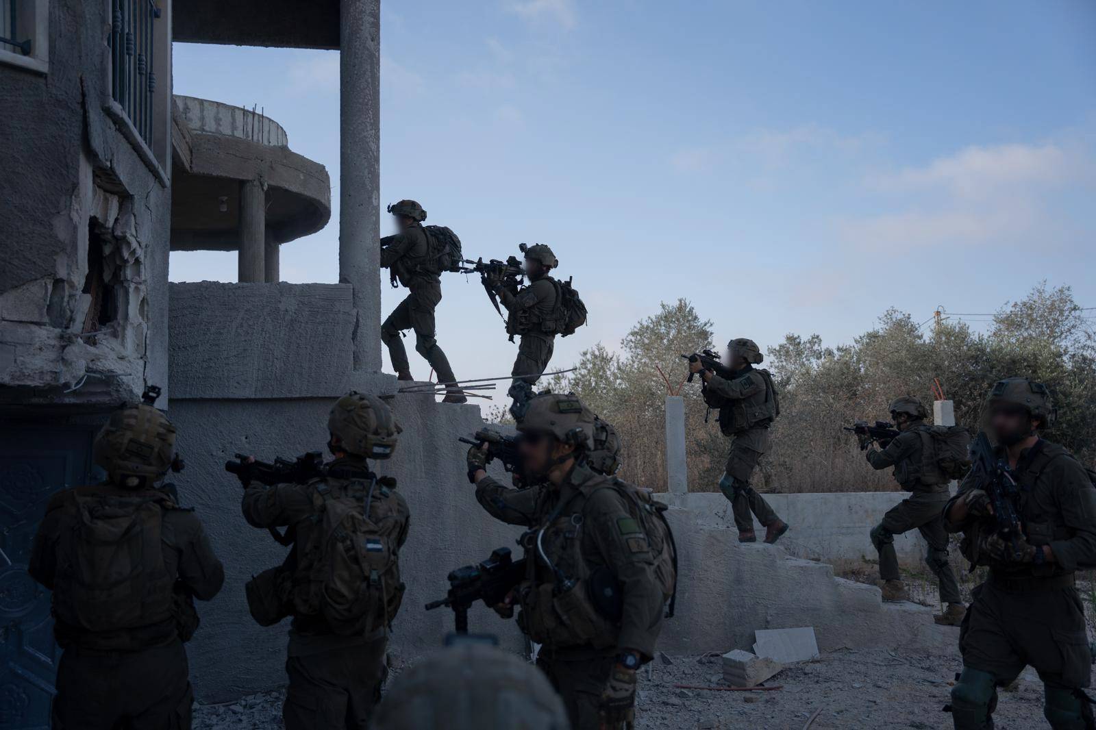 Criza psihologică din Israel: creșterea alarmantă a cazurilor de PTSD și sinucideri în rândul militarilor după războiul din Gaza Peste două luni de la conflictul acut declanșat de atacul Hamas asupra sudului Israelului, efectele devastatoare asupra trupelor de apărare devin din ce în ce mai vizibile, afectând nu doar terenul, ci și sănătatea mintală a celor care s-au aflat în linia întâi