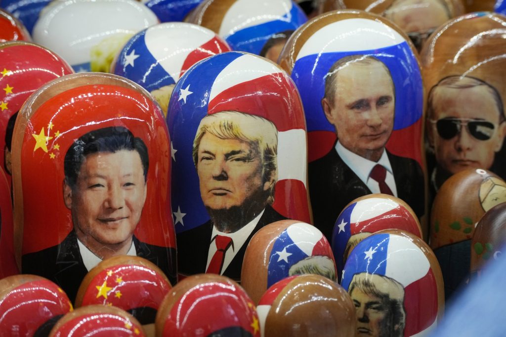 Trump avertizează asupra riscului de a fi aliații americani atrași de China în războiul Groenlandei din 2026