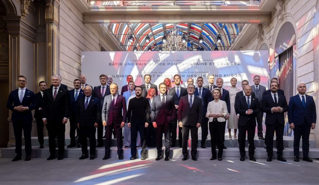 Prim-ministrul britanic Keir Starmer și-a exprimat, recent, dorința de a reorienta relațiile Marii Britanii cu Uniunea Europeană, subliniind că această schimbare ar putea aduce beneficii majore pentru economia națională