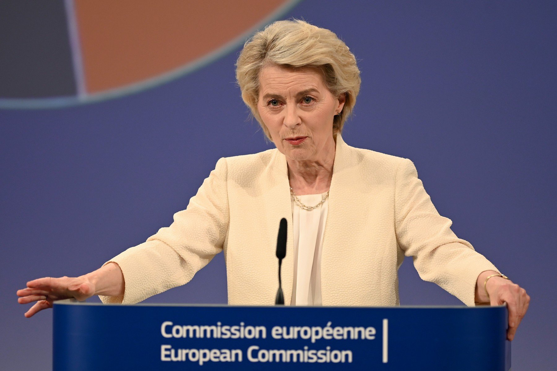 Ursula von der Leyen: răspunsul UE la tarifele lui Trump va fi „neclintit”