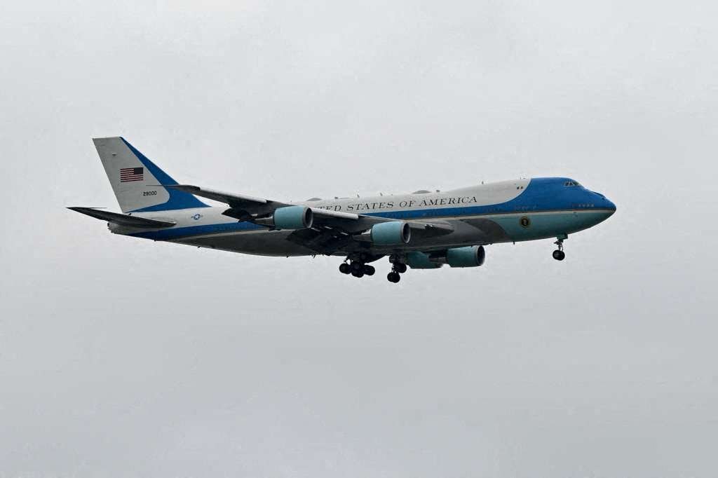 Avionul prezidențial al SUA, Air Force One, a fost nevoit să se întoarcă la baza militară de la Washington chiar în primele minute ale unei călătorii oficiale spre Davos, unde președintele Donald Trump urma să participe la Forumul Economic Mondial