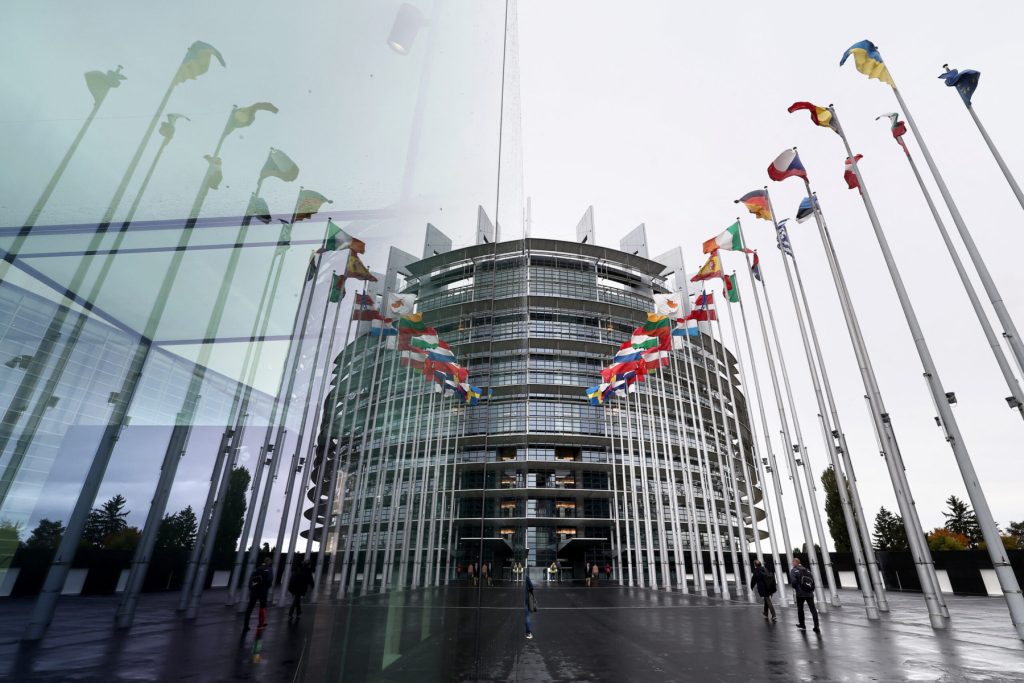 Bucureștiul, în cursa pentru găzduirea sediului Agenției Vamale a UE Orașele candidate pentru a primi sediul viitoarei Agenții Vamale a Uniunii Europene (EUCA) își dau întâlnire miercuri în fața membrilor Comisiei pentru Piața Internă (IMCO) din Parlamentul European, într-un proces esențial pentru stabilirea unei noi instituții strategice a blocului comunitar