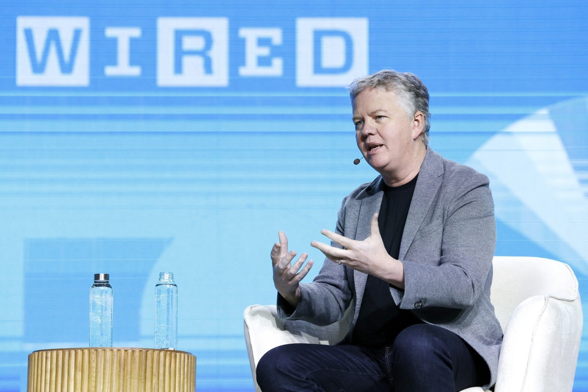 Cloudflare amenință cu retragerea din Italia după amendă de peste 14 milioane de euro pentru încălcarea reglementărilor anti-piraterie Conflictul dintre gigantul tehnologic Cloudflare și autoritățile italiene de reglementare a escaladat, după ce compania a anunțat că ar putea retrage serviciile din Italia în urma unei amenzi usturătoare impusă de autoritatea telecom italiană, AGCOM