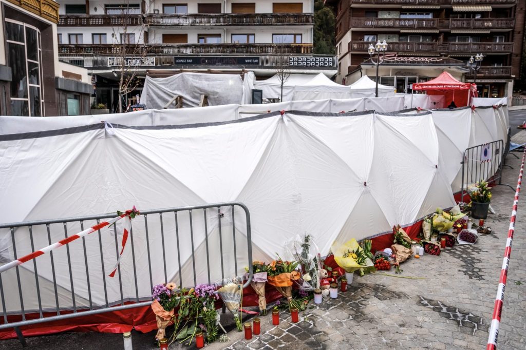 Incendiul devastator de la barul „Le Constellation” din Crans-Montana: 40 de morți și zeci de răniți Tragedia din barul „Le Constellation” din stațiunea de schi Crans-Montana a lăsat în urmă un bilanț devastator: 40 de persoane și-au pierdut viața, iar alte 119 au fost rănite în urma incendiului care a izbucnit în noaptea de Anul Nou