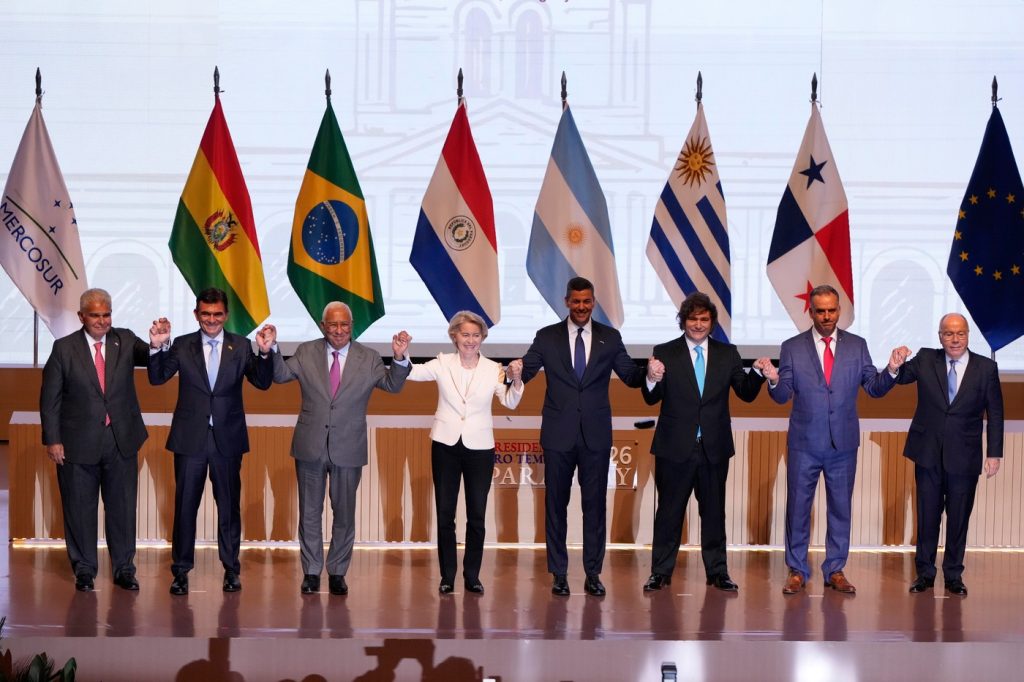 Parlamentul European se confruntă cu o nouă criză politică legată de acordurile comerciale cu Mercosur Sesiunea de ianuarie a Parlamentului European de la Strasbourg se află în centrul atenției gazdelor și observatorilor internaționali, fiind scena unor dezbateri tensionate privind viitorul politicii comerciale și integrării în cadrul Uniunii Europene