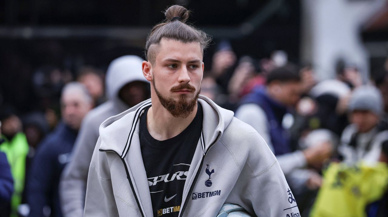 Tottenham a reacționat la oferta pentru transferul lui Drăgușin!