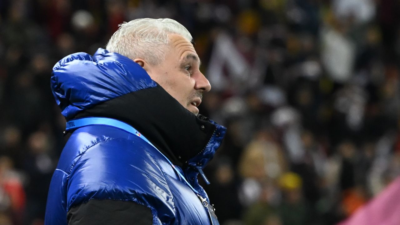 Șumudică, relansare pe banca Rapidului Marius Șumudică, antrenor cu o carieră presărată de momente controversate și succese notabile, revine în fotbalul românesc, luând frâiele echipei Rapid București