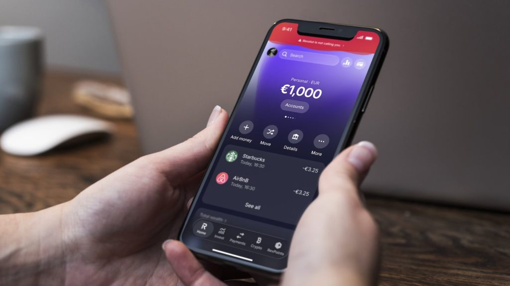 Fraudele telefonice, în special cele care implică tehnici avansate precum clonarea vocală prin inteligență artificială, au devenit o problemă tot mai acută pentru utilizatori