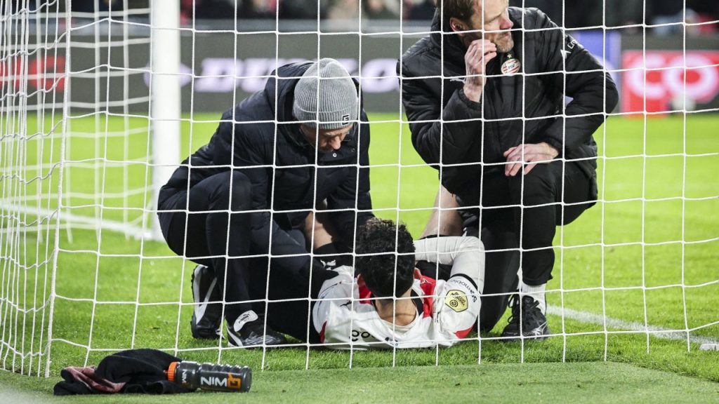 Accident îngrijorător la PSV – Excelsior: jucător cu mâna ruptă, absență lungă.