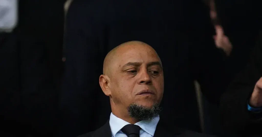 Roberto Carlos, operat de urgență la inimă Roberto Carlos, legenda lui Real Madrid și a naționalei Braziliei, a fost supus la o intervenție chirurgicală de urgență la inimă, conform informațiilor apărute în presa internațională