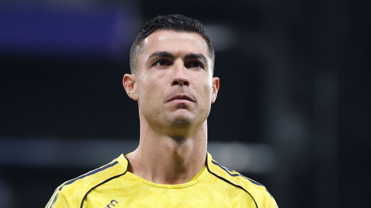 Cristiano Ronaldo, eclipsat în Al-Clásico: O seară de coșmar în Saudi Pro League Starul portughez Cristiano Ronaldo a avut parte de o seară de neuitat, dar nu în sensul pozitiv, în cadrul meciului Al-Clásico disputat recent în Saudi Pro League