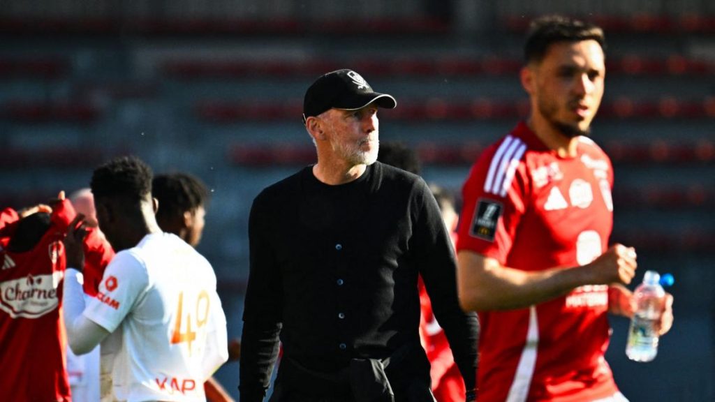 Brest înfruntă Lyon fără antrenorul Éric Roy din cauza unei grippe Stade Brestois își continuă parcursul în Ligue 1, având ca obiectiv menținerea unei serii pozitive, chiar și într-un moment dificil