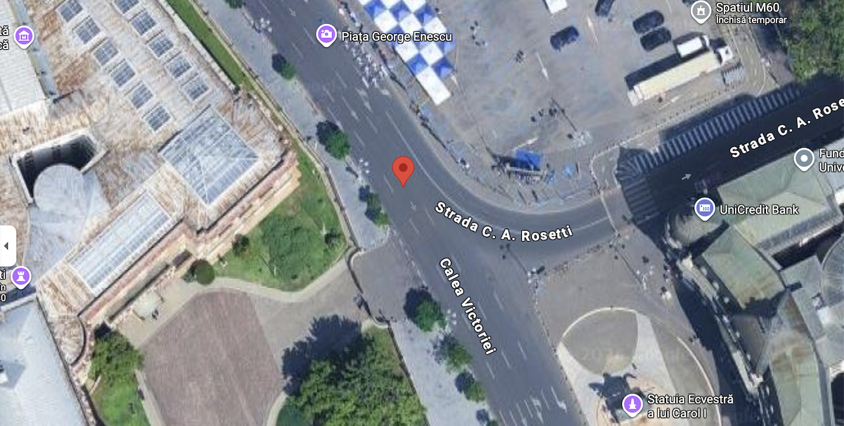 Vineri după-amiază, centrul Bucureștiului a fost scena unei surprize neplăcute pentru șoferi și pietoni deopotrivă, când asfaltul s-a surpat pe strada Calea Victoriei, afectând una dintre cele mai circulate benzi din apropierea intersecției cu strada C.A