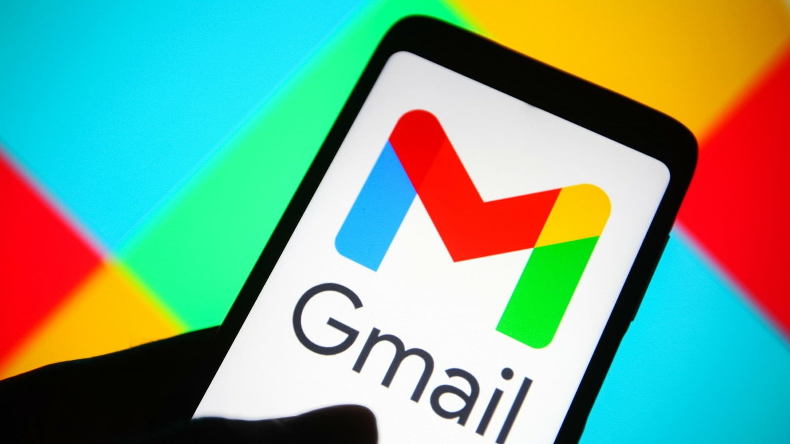 Google face un pas major în securitatea și administrarea conturilor Gmail, introducând pentru prima dată în istorie posibilitatea de a schimba adresa principală de email asociată contului