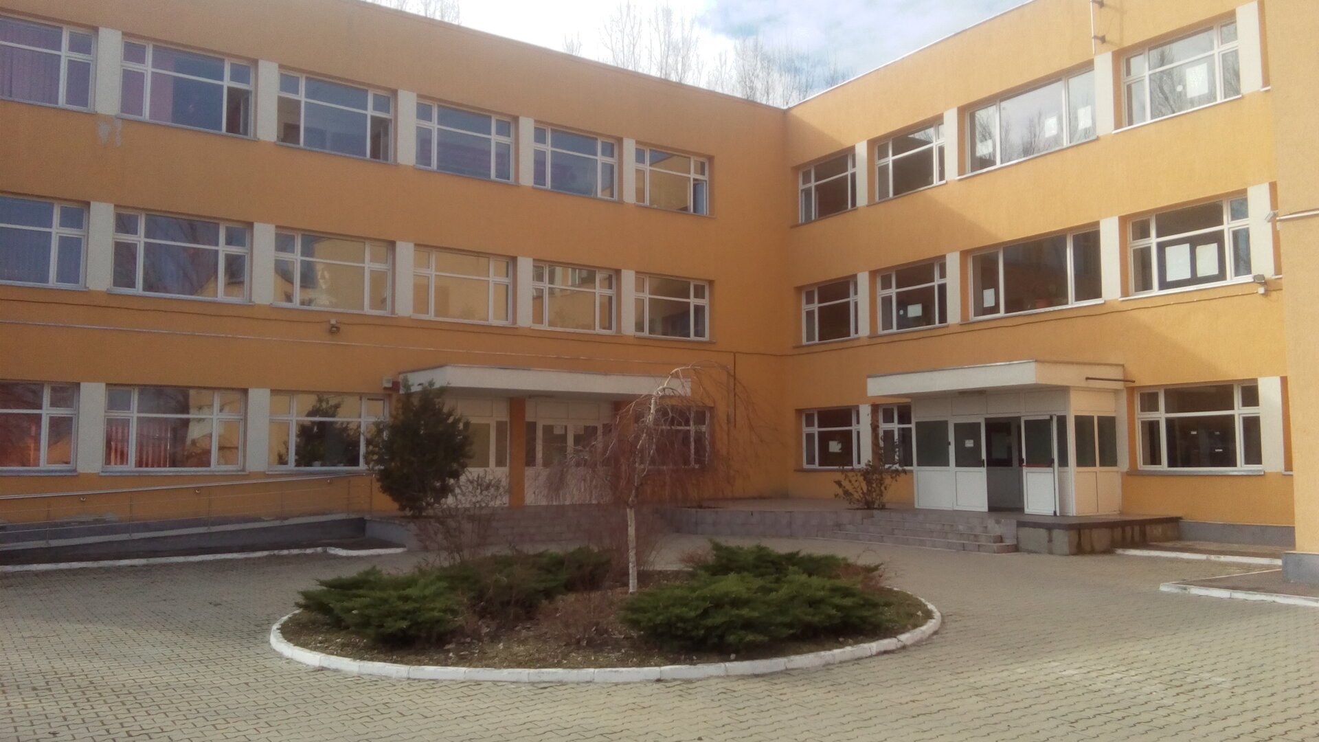 Primăria Sectorului 3 intenționează din nou majorarea bugetului alocat pentru renovarea Liceului Tehnologic „Dragomir Hurmuzescu”, într-un context în care această investiție suferise deja recent ajustări de preț