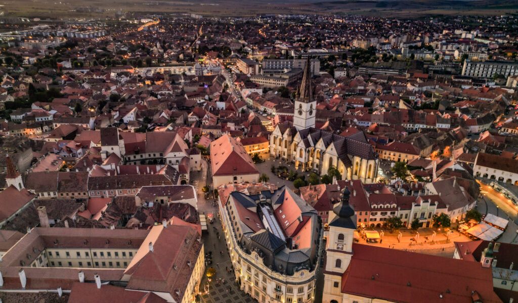 sibiu-vedere-de-sus-biserica-evanghelica-piata-mare-1024x768.jpg - StiriAlese