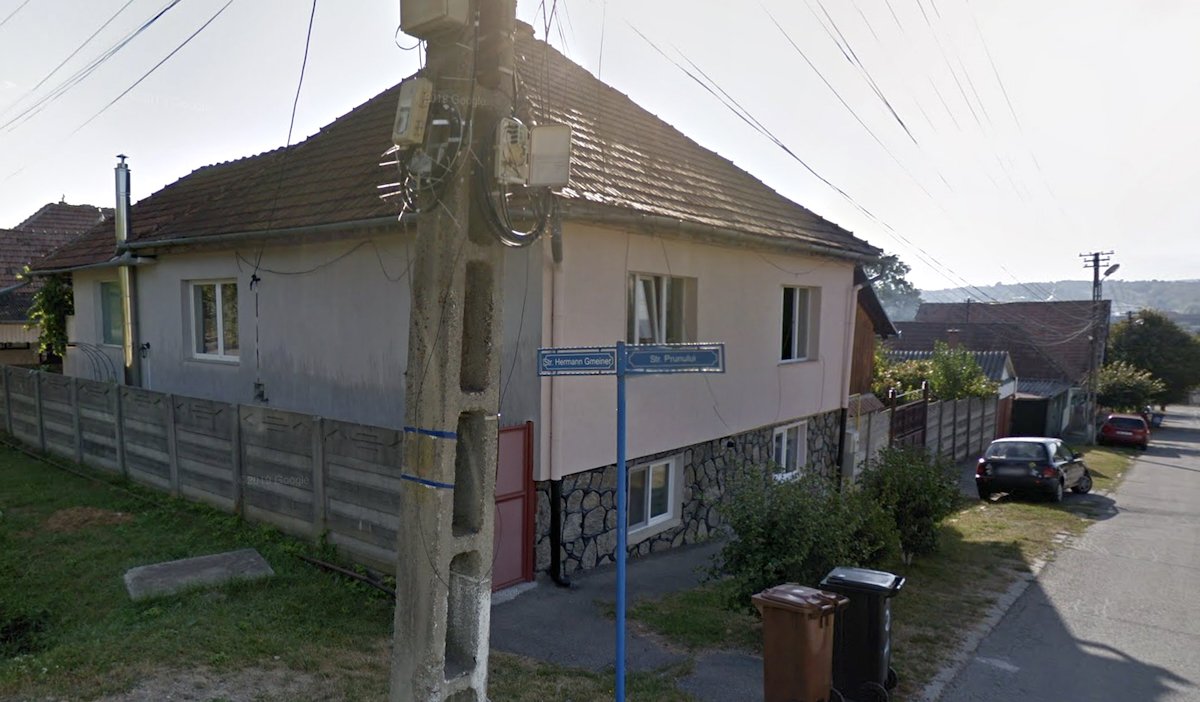 Primăria Cisnădie urmează să decidă asupra solicitării SOS Satele Copiilor de a schimba denumirea unei străzi din oraș, după ce organizația a cerut oficial înlocuirea numelui actual, Hermann Gmeiner, asociat fondatorului rețelei de case de tip familial