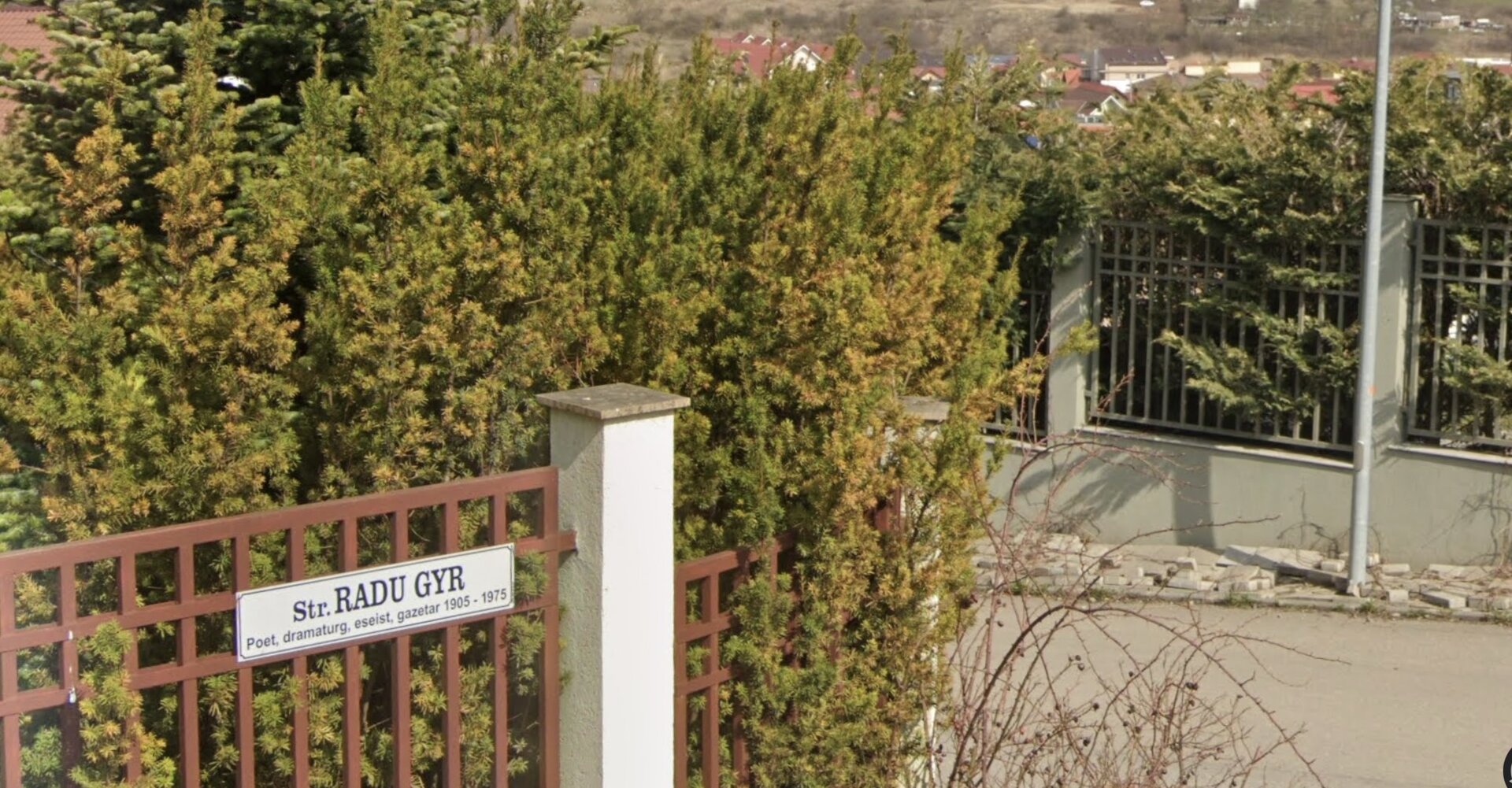 Asociația pentru Prevenirea și Combaterea Antisemitismului și Legionarismului din Arad și-a intensificat demersurile în ultimele săptămâni, solicitând autorităților clujene reevaluarea unor denumiri considerate de ea nepotrivite din punct de vedere istoric și moral