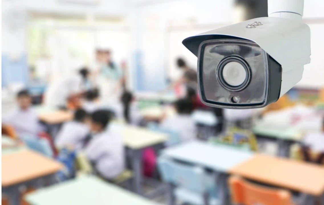 Școli din Statele Unite înlănțuiesc încercări de prevenție a violenței, dar se confruntă cu un real pericol al supravegherii automate bazate pe inteligență artificială