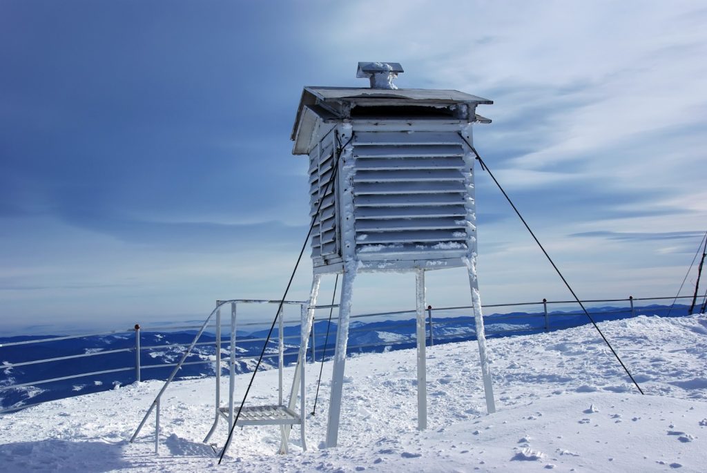 România traversează o iarnă marcantă, cu înregistrări deosebit de interesante în evoluția stratului de zăpadă și a temperaturilor din ultimii ani