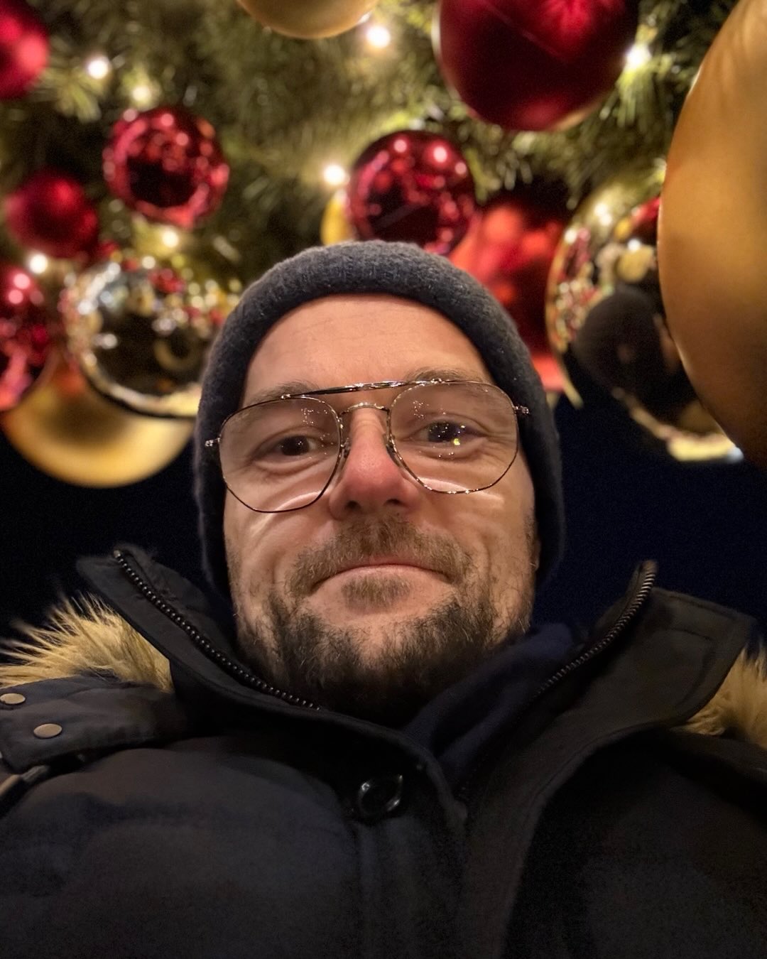 Judecătoria Oradea a înregistrat pe 26 ianuarie 2026 un nou dosar penal ce îl vizează pe Emil Trifa, o figură cunoscută în peisajul public al orașului pentru activitatea sa de jurnalist și, mai recent, pentru implicarea în domeniul marketing-ului