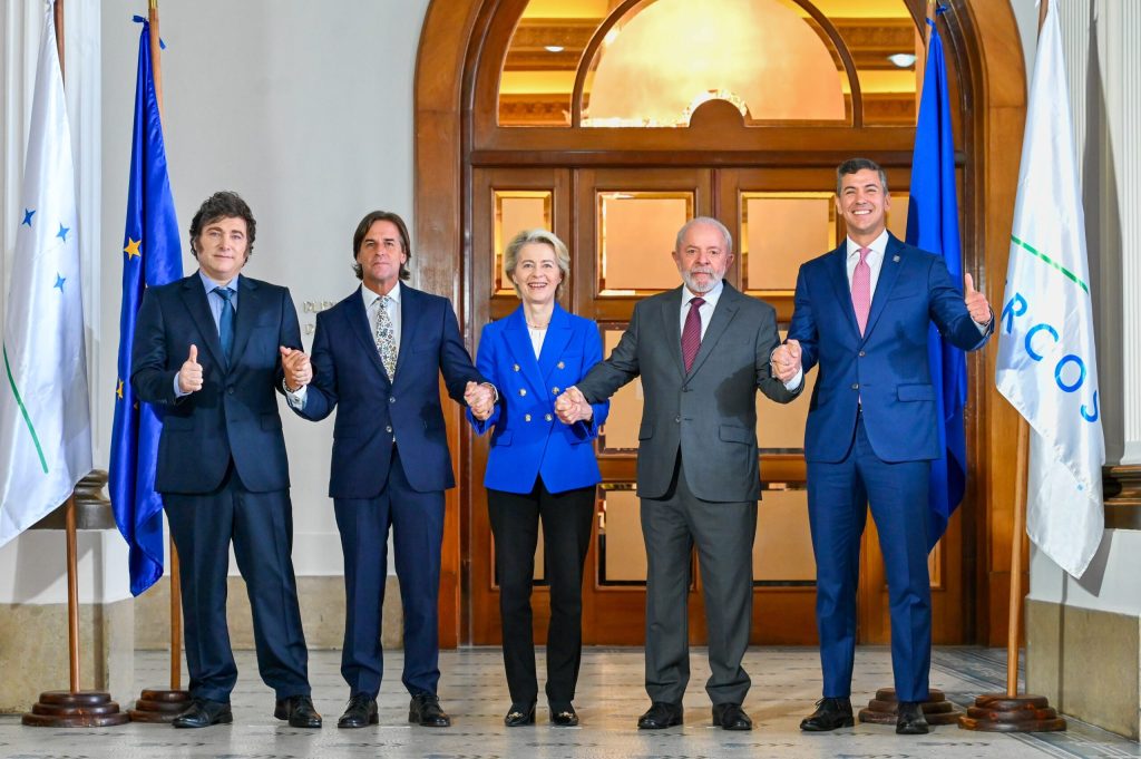 Uniunea Europeană și Mercosur isi vor oficializa, începând cu 17 ianuarie, unul dintre cele mai importante pasuri din relațiile comerciale internaționale – semnarea unui acord de liber schimb, după mai bine de un sfert de secol de negocieri și blocaje birocratice